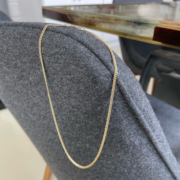 Elegant 10k Gold Chain Necklace. - Picture 2 of 4